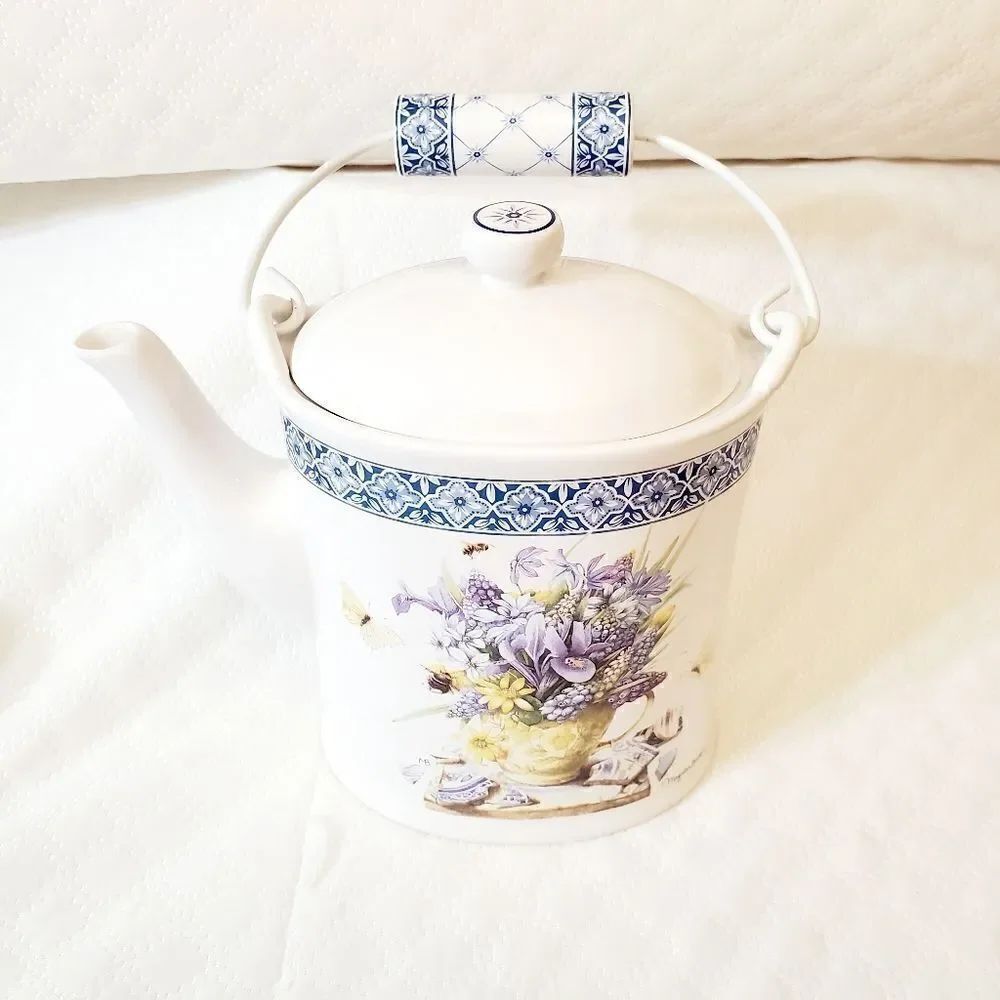 Hallmark Nature's Sketchbook VTG Marjolein Bestin Flower Tea/Coffee Kettle